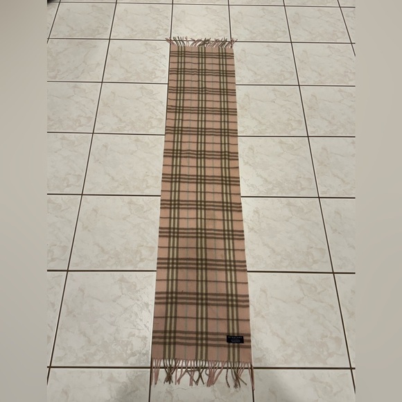 BURBERRY 100% Cashmere Light Pink Plaid Nova Check Scarf - Picture 4 of 7